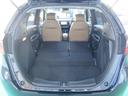 リヤシートを畳むと荷室がさらに広くなります。