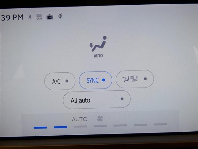 クラウンクロスオーバー Gアドバンスド 100V電源 TV ドラレコ ミュージックプレイヤー接続可 電動シート 4WD 革シート アルミホイール LEDヘッドランプ 記録簿 キーレス 盗難防止装置 ハイブリッド オートクルーズコントロール(17枚目)
