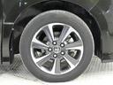 16インチ純正アルミホイール装着です。路面に力を伝えるホイール部分は、特に目立ちますよね。おしゃれは、足元からですね。
