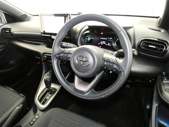 ヤリス ハイブリッドＺ　１００Ｖ電源　ドラレコ　ミュージックプレイヤー接続可　アルミホイール　ワンオーナー　ＬＥＤヘッドランプ　記録簿　キーレス　盗難防止装置　ハイブリッド　オートクルーズコントロール　メモリーナビ　フルセグ（4枚目）