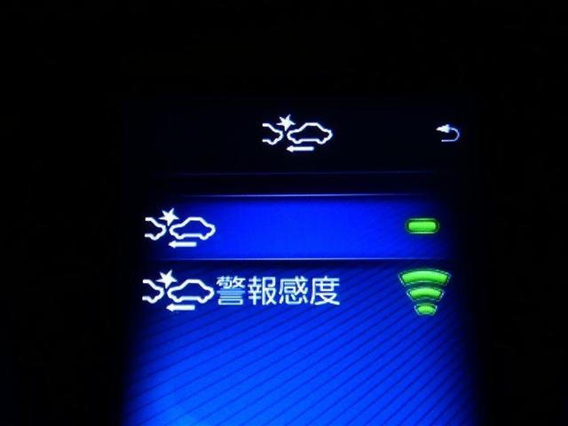 C-HR G ドラレコ 革シート アルミホイール ワンオーナー LEDヘッドランプ 記録簿 キーレス 盗難防止装置 ハイブリッド オートクルーズコントロール(10枚目)