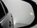 ブラインドスポットモニター装備。隣車線を走る車両を検知。ドアミラーでは確認しにくい後、側方エリアに存在する車両や急接近してくる車両も検知しドアミラーに搭載されたＬＥＤインジケーターが点灯します。
