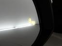 ブラインドスポットモニター装備。隣車線を走る車両を検知。ドアミラーでは確認しにくい後、側方エリアに存在する車両や急接近してくる車両も検知しドアミラーに搭載されたＬＥＤインジケーターが点灯します。