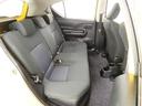 コンパクトながらリアシートもスペースをしっかり確保しています。