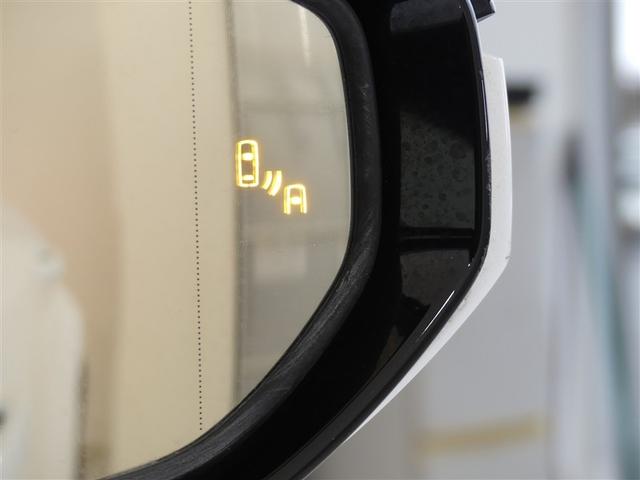 ブラインドスポットモニター装備。隣車線を走る車両を検知。ドアミラーでは確認しにくい後、側方エリアに存在する車両や急接近してくる車両も検知しドアミラーに搭載されたＬＥＤインジケーターが点灯します。