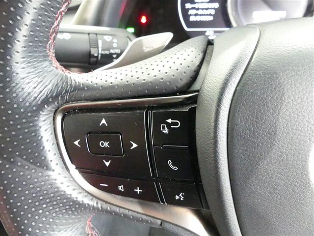 ステアリングスイッチ付き。オーディオの操作やメーターインフォメーションの切り替えも前方から目を離すことなく操作することが可能です。