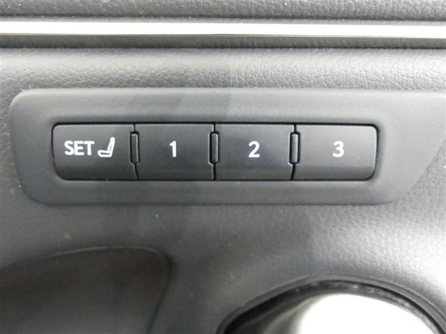 運転席のシートポジションを記憶・再現できるメモリー機能を搭載しています。