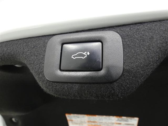 ワンタッチでバックドアが開閉。重たいバックドアも力いらずで開閉できる便利なパワーバックドア付きです！