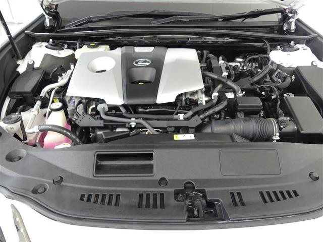 エンジンルームもクリーニングできれいな状態です。ぜひボンネットを開けてごらん確認ください。