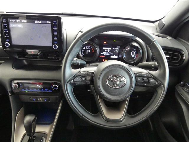 ヤリス Ｚ　ミュージックプレイヤー接続可　展示・試乗車　ＬＥＤヘッドランプ　記録簿　キーレス　ＣＤ　盗難防止装置　オートクルーズコントロール　メモリーナビ　フルセグ（3枚目）