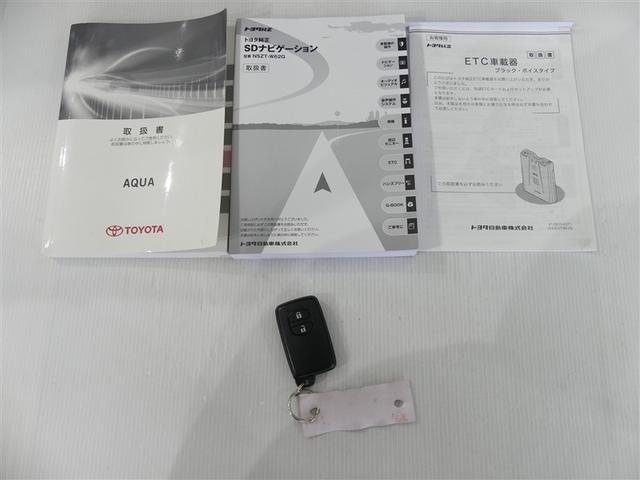 アクア Ｓ　アルミホイール　キーレス　ＣＤ　盗難防止装置　ハイブリッド　メモリーナビ　フルセグ（7枚目）