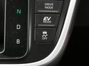 EVドライブモードで、早朝・深夜や屋内の駐車場などで、エンジン音や排気ガスを気にすることなく走れます。