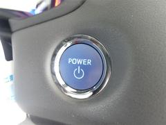 ★スマートキーを携帯して、ブレーキを踏みながらスタートスイッチを押すだけでエンジンがかけられます。 4