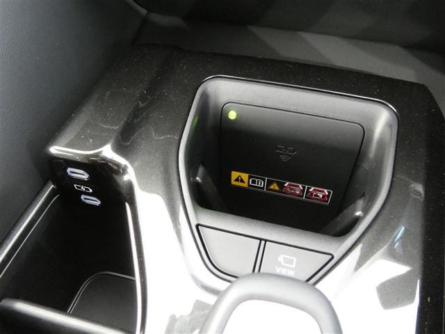 �X�}�[�g�t�H���Ȃǂ����C�����X�ŏ[�d�B�@�c�u���ɂ��邱�ƂŁA�g���₷���ƃX�y�[�X���������߂Ă��܂��B