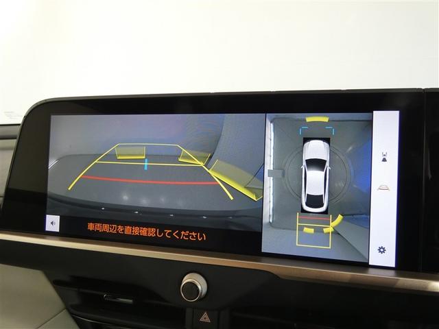 �p�m���~�b�N�r���[���j�^�[�t���ł��B�ԗ����ォ�猩���悤�ȉf������ʂɕ\���B�^�]�Ȃ���̖ڎ������ł͌��ɂ����A�ԗ����ӂ̏󋵂����A���^�C���ł�������m�F�ł��܂��B