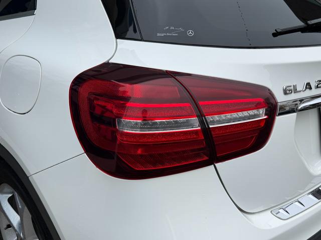 GLAクラス GLA220 4マチック 1オーナー 禁煙車 黒レザー 純正ナビ TV リアカメラ 電動リアゲート レーダーセーフティ スマートキー LEDライト シートヒーター ACC BSM ドラレコ 純正AW(21枚目)