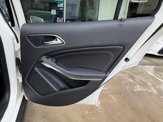 GLAクラス GLA220 4マチック 1オーナー 禁煙車 黒レザー 純正ナビ TV リアカメラ 電動リアゲート レーダーセーフティ スマートキー LEDライト シートヒーター ACC BSM ドラレコ 純正AW(42枚目)