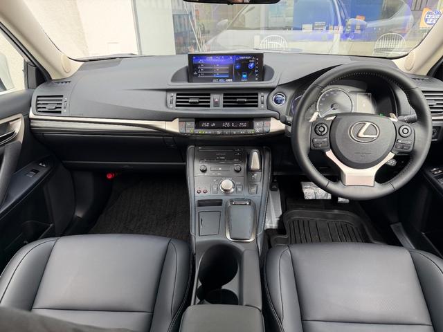 ＣＴ ＣＴ２００ｈ　バージョンＣ　１オーナー　禁煙車　黒レザーシート　パフォーマンスダンパー　純正ナビ　ＴＶ　リアカメラ　ＡＣＣ　レーンアシスト　シートヒーター　電動シート　ＥＴＣ　ドラレコ　純正ＡＷ（3枚目）