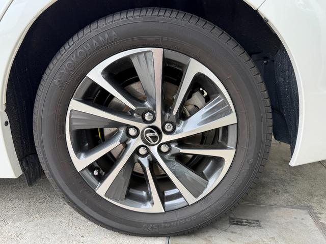 ＣＴ ＣＴ２００ｈ　バージョンＣ　１オーナー　禁煙車　黒レザーシート　パフォーマンスダンパー　純正ナビ　ＴＶ　リアカメラ　ＡＣＣ　レーンアシスト　シートヒーター　電動シート　ＥＴＣ　ドラレコ　純正ＡＷ（5枚目）