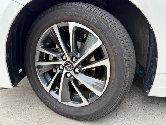 ＣＴ ＣＴ２００ｈ　バージョンＣ　１オーナー　禁煙車　黒レザーシート　パフォーマンスダンパー　純正ナビ　ＴＶ　リアカメラ　ＡＣＣ　レーンアシスト　シートヒーター　電動シート　ＥＴＣ　ドラレコ　純正ＡＷ（6枚目）