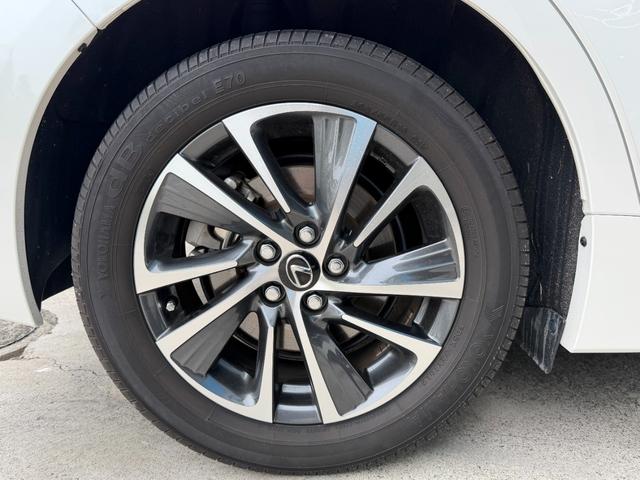 ＣＴ ＣＴ２００ｈ　バージョンＣ　１オーナー　禁煙車　黒レザーシート　パフォーマンスダンパー　純正ナビ　ＴＶ　リアカメラ　ＡＣＣ　レーンアシスト　シートヒーター　電動シート　ＥＴＣ　ドラレコ　純正ＡＷ（16枚目）