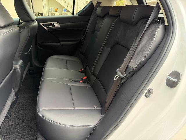 ＣＴ ＣＴ２００ｈ　バージョンＣ　１オーナー　禁煙車　黒レザーシート　パフォーマンスダンパー　純正ナビ　ＴＶ　リアカメラ　ＡＣＣ　レーンアシスト　シートヒーター　電動シート　ＥＴＣ　ドラレコ　純正ＡＷ（39枚目）