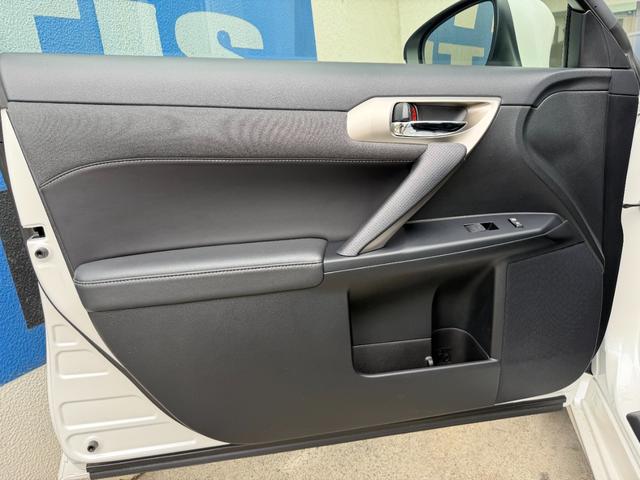 ＣＴ ＣＴ２００ｈ　バージョンＣ　１オーナー　禁煙車　黒レザーシート　パフォーマンスダンパー　純正ナビ　ＴＶ　リアカメラ　ＡＣＣ　レーンアシスト　シートヒーター　電動シート　ＥＴＣ　ドラレコ　純正ＡＷ（41枚目）