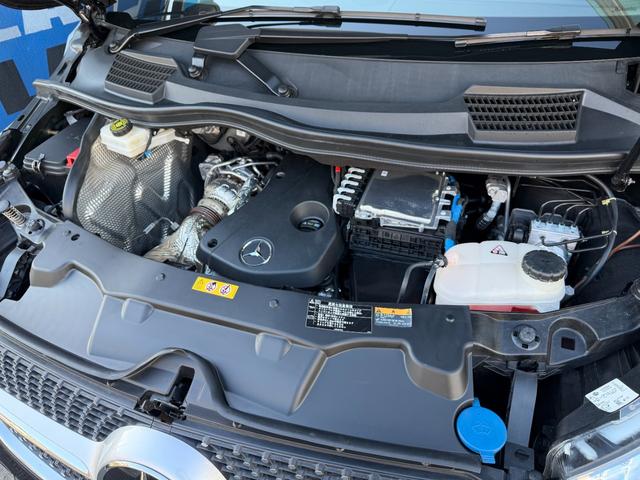 Ｖクラス Ｖ２２０ｄ　アバンギャルド　ＡＭＧラインパッケージ　１オーナー　禁煙車　ベージュ革　デジタルインナーミラー　純正ナビ　ＴＶ　３６０°カメラ　ドラレコ　レーダーセーフティ　電動リアゲート　両側電動スライドドア　電動シート　シートヒーター　ＬＥＤライト（2枚目）