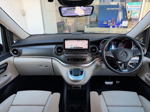 Ｖクラス Ｖ２２０ｄ　アバンギャルド　ＡＭＧラインパッケージ　１オーナー　禁煙車　ベージュ革　デジタルインナーミラー　純正ナビ　ＴＶ　３６０°カメラ　ドラレコ　レーダーセーフティ　電動リアゲート　両側電動スライドドア　電動シート　シートヒーター　ＬＥＤライト（3枚目）