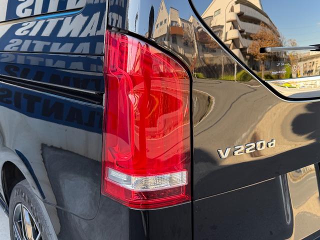 Ｖクラス Ｖ２２０ｄ　アバンギャルド　ＡＭＧラインパッケージ　１オーナー　禁煙車　ベージュ革　デジタルインナーミラー　純正ナビ　ＴＶ　３６０°カメラ　ドラレコ　レーダーセーフティ　電動リアゲート　両側電動スライドドア　電動シート　シートヒーター　ＬＥＤライト（20枚目）