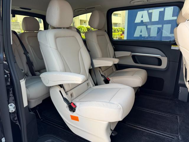 Ｖクラス Ｖ２２０ｄ　アバンギャルド　ＡＭＧラインパッケージ　１オーナー　禁煙車　ベージュ革　デジタルインナーミラー　純正ナビ　ＴＶ　３６０°カメラ　ドラレコ　レーダーセーフティ　電動リアゲート　両側電動スライドドア　電動シート　シートヒーター　ＬＥＤライト（25枚目）