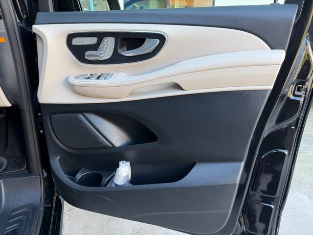 Ｖクラス Ｖ２２０ｄ　アバンギャルド　ＡＭＧラインパッケージ　１オーナー　禁煙車　ベージュ革　デジタルインナーミラー　純正ナビ　ＴＶ　３６０°カメラ　ドラレコ　レーダーセーフティ　電動リアゲート　両側電動スライドドア　電動シート　シートヒーター　ＬＥＤライト（43枚目）