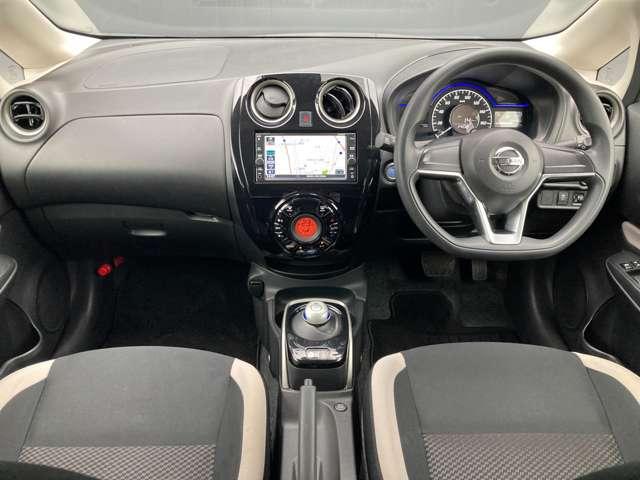 ノート ｅ－パワー　Ｘ　純正メモリーナビ＋ＥＴＣ＋アラウンドビュー＋スマートルームミラー＋インテリキー＋エマブレ＋踏み間違い防止＋純正１５インチアルミ＋プライバシーガラス！ドラレコの取付も承っております！（4枚目）