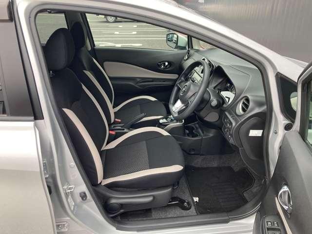 ノート ｅ－パワー　Ｘ　純正メモリーナビ＋ＥＴＣ＋アラウンドビュー＋スマートルームミラー＋インテリキー＋エマブレ＋踏み間違い防止＋純正１５インチアルミ＋プライバシーガラス！ドラレコの取付も承っております！（15枚目）