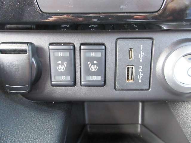 これからの季節に重宝する前席シートヒーター装備です