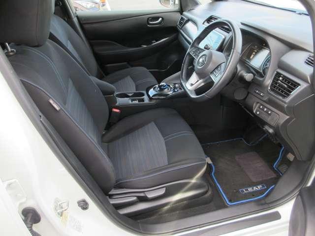 運転席もこの広さで乗り降りに便利！