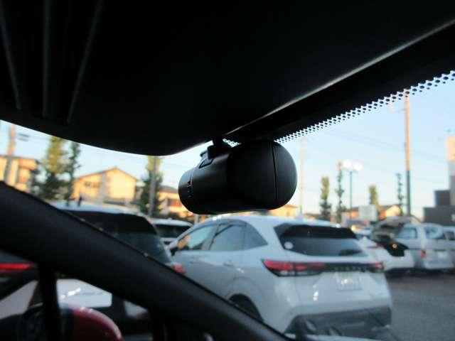 オーラ ニスモ コネクトナビ+アラウンドビュー+ETC2.0+プロパイロット+ドラレコ+寒冷地仕様+エマブレ+踏み間違い防止+前席シートヒーター+スマートルームミラー+LEDライト+専用17インチアルミ!(3枚目)