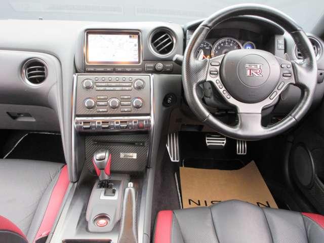 ＧＴ－Ｒ ３．８　ブラックエディション　４ＷＤ　ナビ　ＥＴＣ　ワンオーナー　盗難防止システム　オートクルーズコントロール　アルミホイール　ＡＢＳ　ＥＴＣ　４ＷＤ　スマートキー　ＨＤＤナビ　リヤカメラ　１オーナ（4枚目）