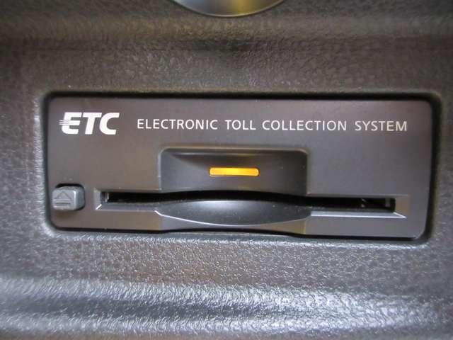 ＧＴ－Ｒ ３．８　ブラックエディション　４ＷＤ　ナビ　ＥＴＣ　ワンオーナー　盗難防止システム　オートクルーズコントロール　アルミホイール　ＡＢＳ　ＥＴＣ　４ＷＤ　スマートキー　ＨＤＤナビ　リヤカメラ　１オーナ（6枚目）