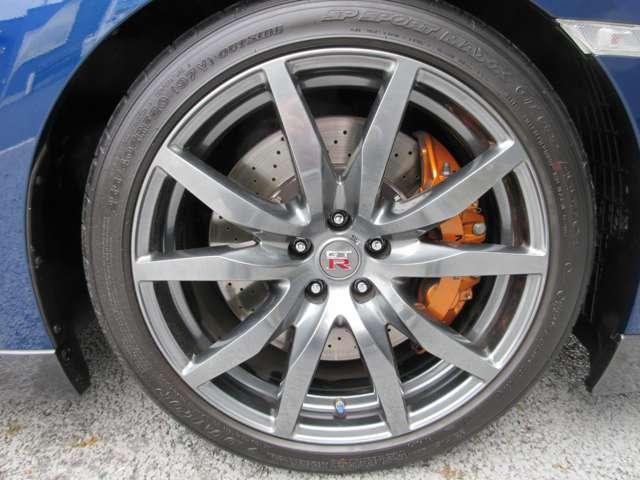 ＧＴ－Ｒ ３．８　ブラックエディション　４ＷＤ　ナビ　ＥＴＣ　ワンオーナー　盗難防止システム　オートクルーズコントロール　アルミホイール　ＡＢＳ　ＥＴＣ　４ＷＤ　スマートキー　ＨＤＤナビ　リヤカメラ　１オーナ（15枚目）