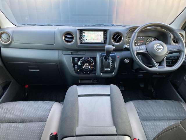 キャラバン グランドプレミアムＧＸ　マイルーム　純正メモリーナビ＋アラウンドビュー＋ＥＴＣ＋ナビ連動ドラレコ＋ウッドブラインド＋室内カーテン＋ロールスクリーン＋左側オートスライド＋ＬＥＤヘッドライト＋スマートルームミラー＋ステッカー！（4枚目）