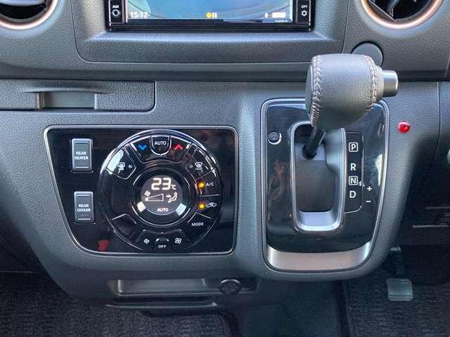 キャラバン グランドプレミアムＧＸ　マイルーム　純正メモリーナビ＋アラウンドビュー＋ＥＴＣ＋ナビ連動ドラレコ＋ウッドブラインド＋室内カーテン＋ロールスクリーン＋左側オートスライド＋ＬＥＤヘッドライト＋スマートルームミラー＋ステッカー！（10枚目）