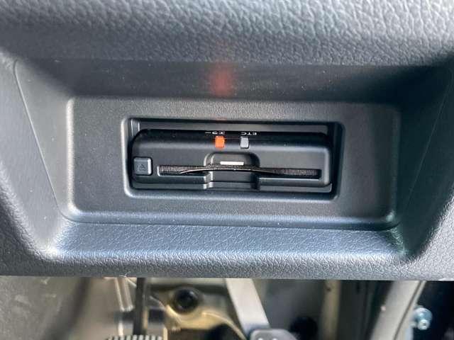 キャラバン グランドプレミアムＧＸ　マイルーム　純正メモリーナビ＋アラウンドビュー＋ＥＴＣ＋ナビ連動ドラレコ＋ウッドブラインド＋室内カーテン＋ロールスクリーン＋左側オートスライド＋ＬＥＤヘッドライト＋スマートルームミラー＋ステッカー！（15枚目）