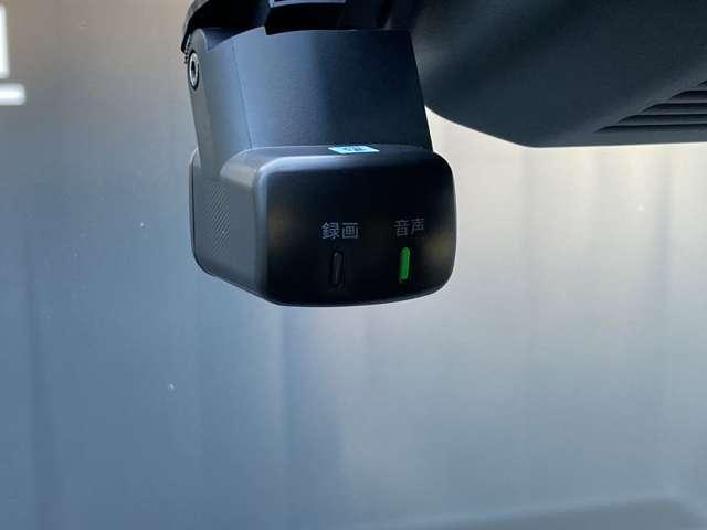 キャラバン グランドプレミアムＧＸ　マイルーム　純正メモリーナビ＋アラウンドビュー＋ＥＴＣ＋ナビ連動ドラレコ＋ウッドブラインド＋室内カーテン＋ロールスクリーン＋左側オートスライド＋ＬＥＤヘッドライト＋スマートルームミラー＋ステッカー！（16枚目）