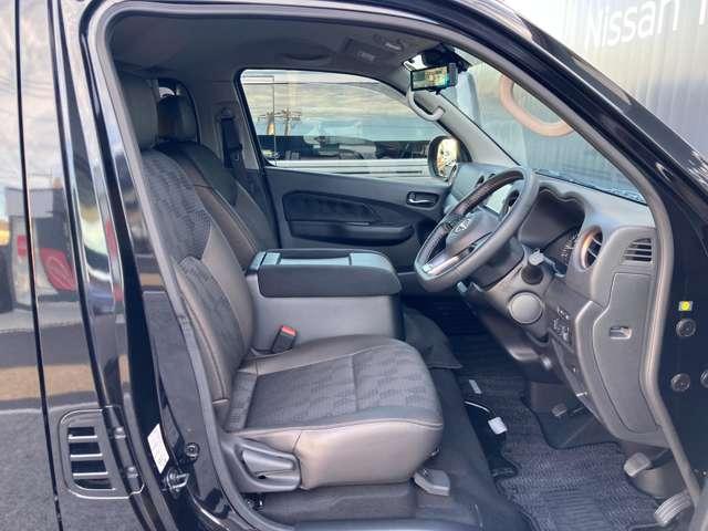 キャラバン グランドプレミアムＧＸ　マイルーム　純正メモリーナビ＋アラウンドビュー＋ＥＴＣ＋ナビ連動ドラレコ＋ウッドブラインド＋室内カーテン＋ロールスクリーン＋左側オートスライド＋ＬＥＤヘッドライト＋スマートルームミラー＋ステッカー！（18枚目）