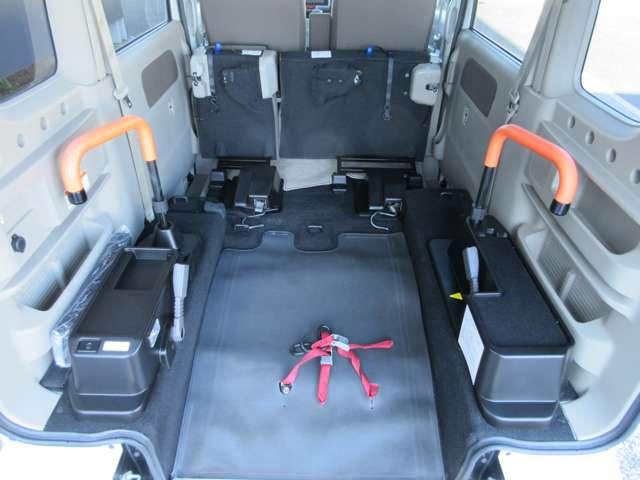 ＮＶ１００クリッパーリオ ６６０　チェアキャブ　ハイルーフ　４ＷＤ　社外ナビ　バックカメラ　エマブレ（3枚目）