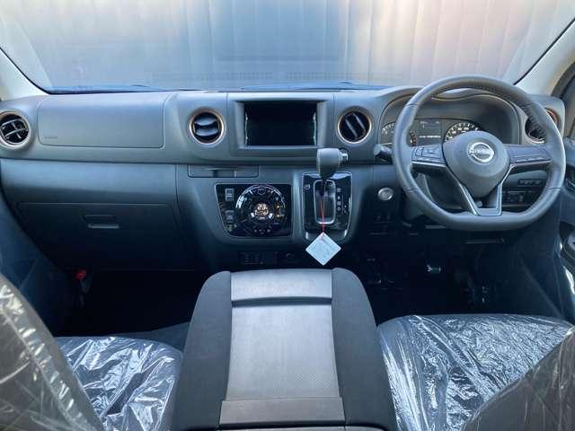 キャラバン ２．４　プレミアムＧＸ　ロングボディ　ディーゼルターボ　４ＷＤ　左側オートスライド　寒冷地　ＭＣ後モデル　エマブレ　寒冷地仕様　Ｂカメラ　ＬＥＤライト　スマートキー　両席エアバッグ　エアコン　４ＷＤ　全方位モニター　盗難防止装置　車線逸脱（4枚目）