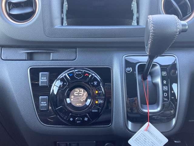 キャラバン ２．４　プレミアムＧＸ　ロングボディ　ディーゼルターボ　４ＷＤ　左側オートスライド　寒冷地　ＭＣ後モデル　エマブレ　寒冷地仕様　Ｂカメラ　ＬＥＤライト　スマートキー　両席エアバッグ　エアコン　４ＷＤ　全方位モニター　盗難防止装置　車線逸脱（7枚目）