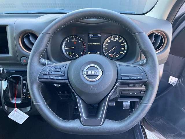 キャラバン ２．４　プレミアムＧＸ　ロングボディ　ディーゼルターボ　４ＷＤ　左側オートスライド　寒冷地　ＭＣ後モデル　エマブレ　寒冷地仕様　Ｂカメラ　ＬＥＤライト　スマートキー　両席エアバッグ　エアコン　４ＷＤ　全方位モニター　盗難防止装置　車線逸脱（8枚目）