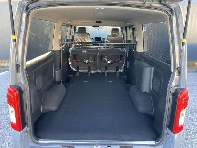 キャラバン ２．４　プレミアムＧＸ　ロングボディ　ディーゼルターボ　４ＷＤ　左側オートスライド　寒冷地　ＭＣ後モデル　エマブレ　寒冷地仕様　Ｂカメラ　ＬＥＤライト　スマートキー　両席エアバッグ　エアコン　４ＷＤ　全方位モニター　盗難防止装置　車線逸脱（17枚目）